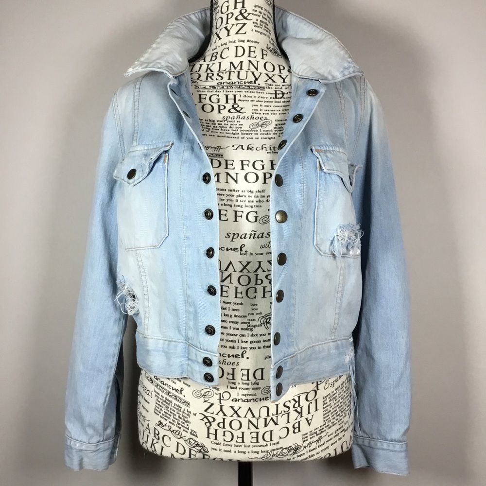 Current Elliot 1960s style light blue 100% cotton distressed denim jacket M